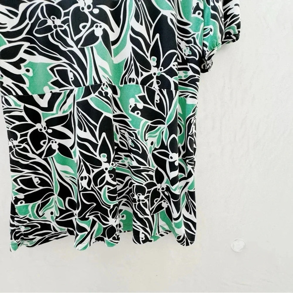Style & Co || Women’s  Kelly Green and Black Floral Drapey Blouse 1X - Picture 4 of 10